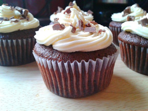 https://www.theculinaryjumble.com/2015/03/05/mint-choc-chip-cupcakes/