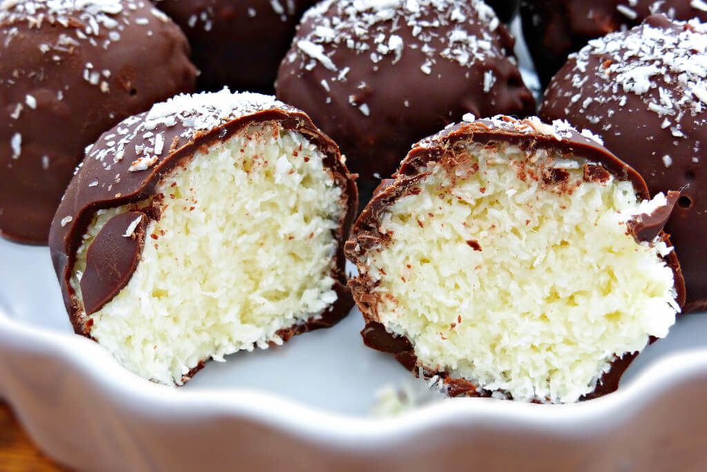 Simple Chocolate Bounty Balls (with just 4 ingredients)