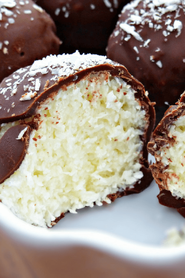 Simple Chocolate Bounty Balls