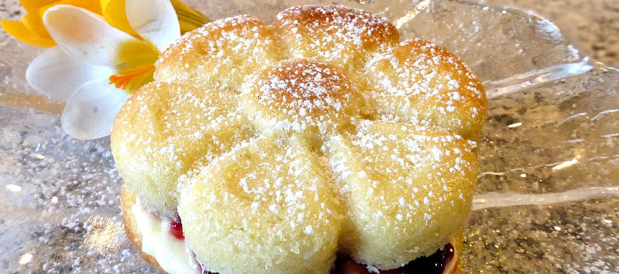 Spring-themed Individual Victoria Sandwich Cakes