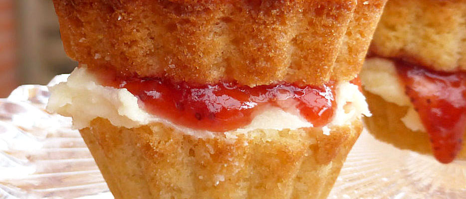 Britain's Finest: Individual Victoria Sponge Cakes