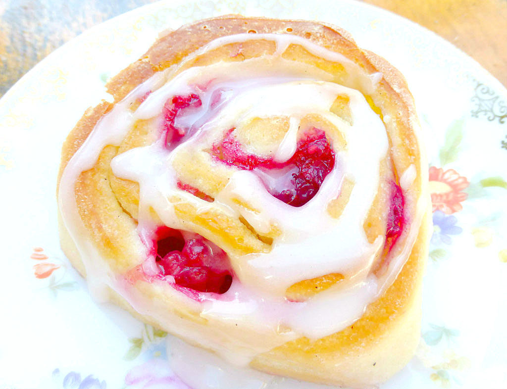 Raspberry and Vanilla Overnight Buns