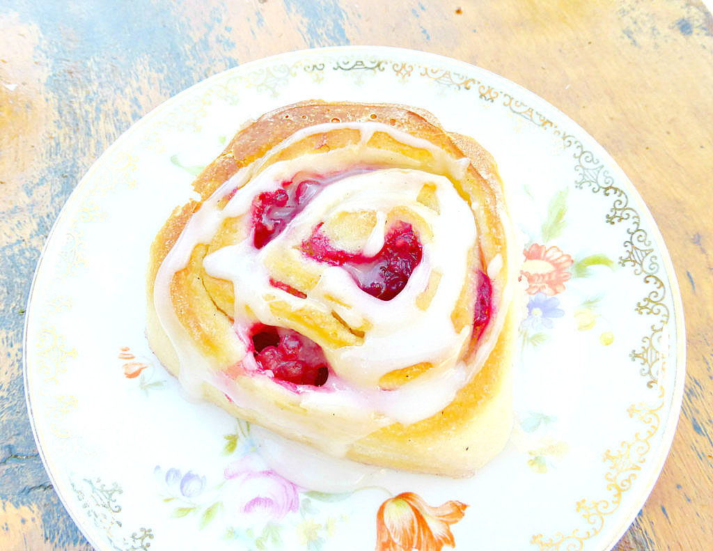 Raspberry and Vanilla Overnight Buns