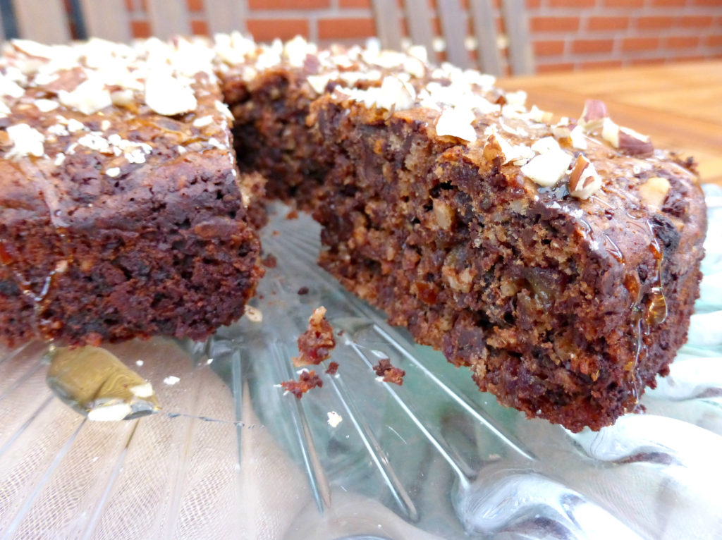 Hazelnut, Date and Dark Chocolate Cake (no refined sugar, butter or gluten)