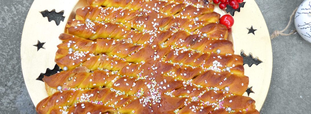 Saffron and White Chocolate Christmas Pull Apart Bread