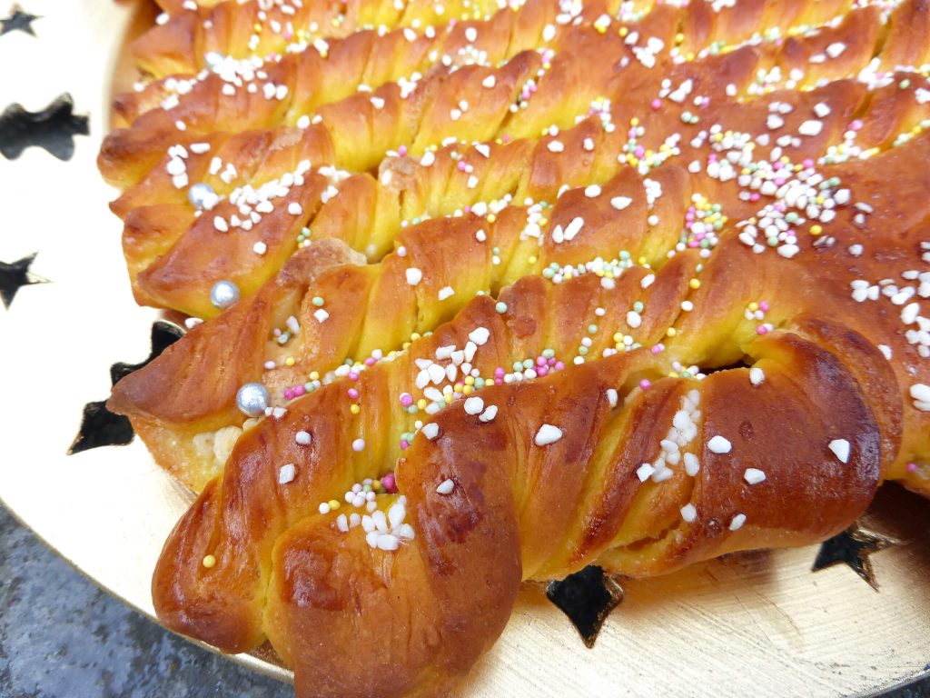 Saffron and White Chocolate Christmas Pull Apart Bread