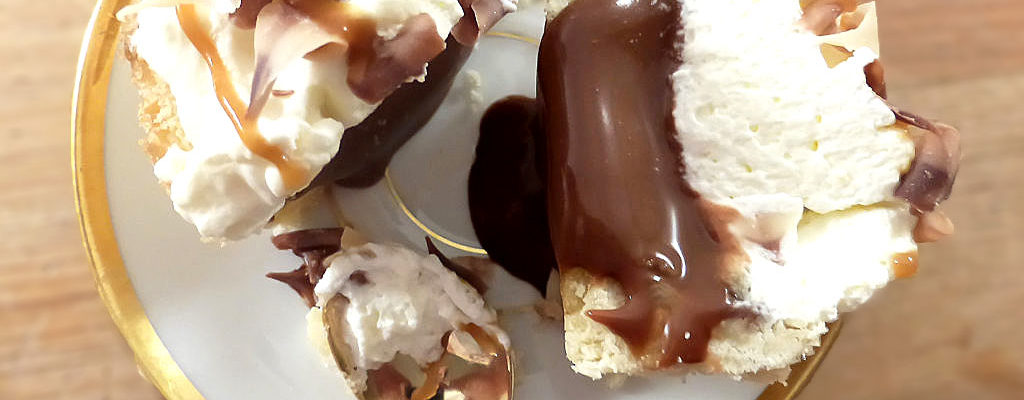 Milk Chocolate and Whipped Cream Cookie Cups