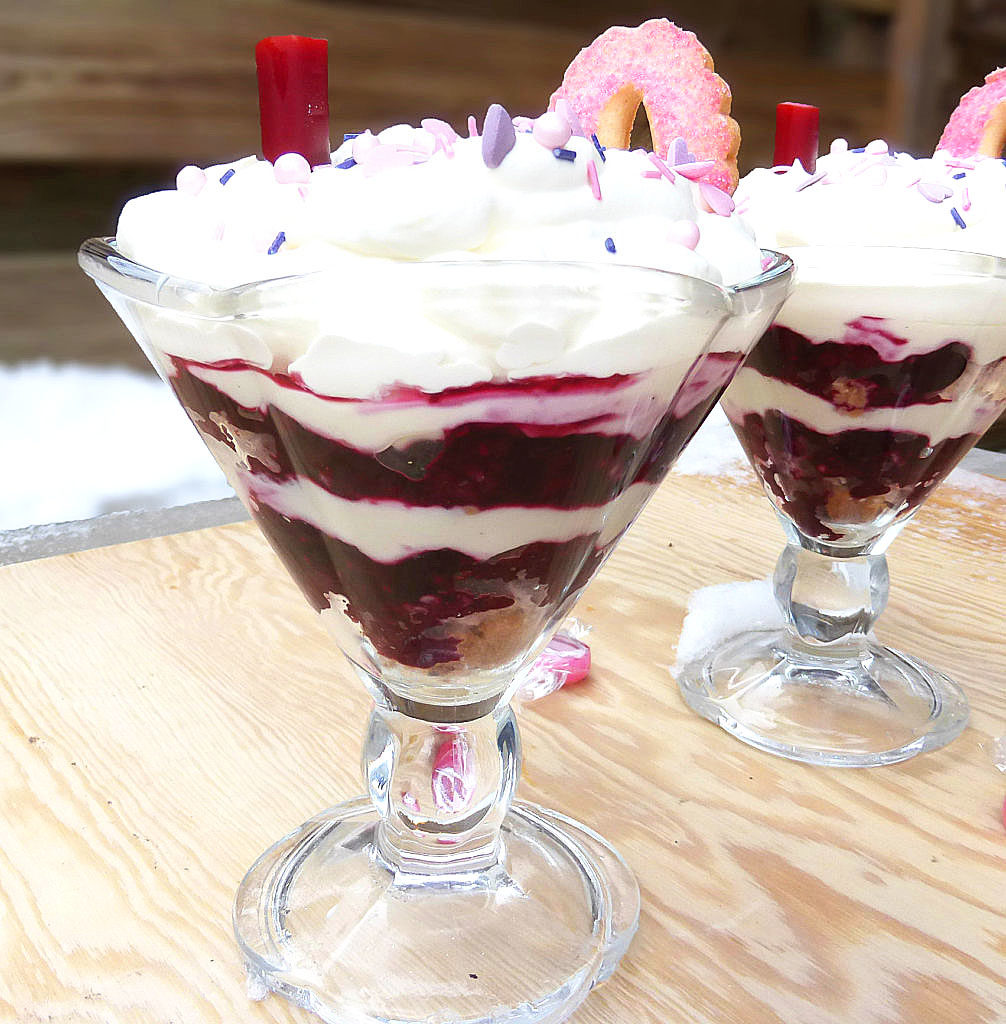Super Simple Berry Cheesecake Trifle