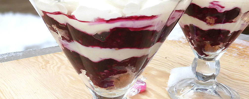 Super Simple Berry Cheesecake Trifle