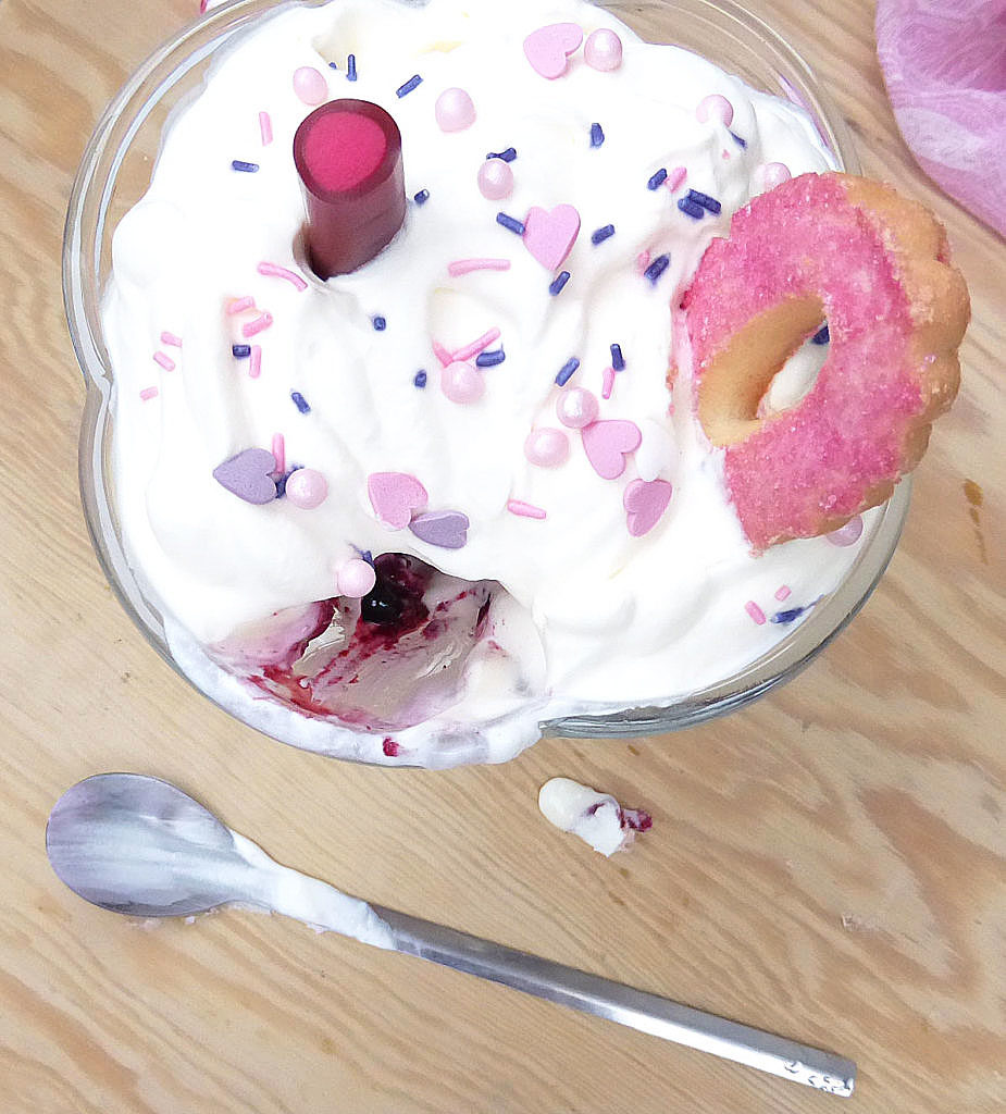 Super Simple Berry Cheesecake Trifle