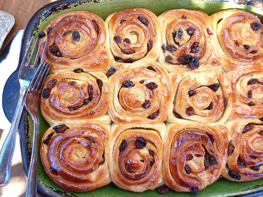 Easter Hot Cross Bun Rolls (when Cinnamon Rolls meet Hot Cross Buns)