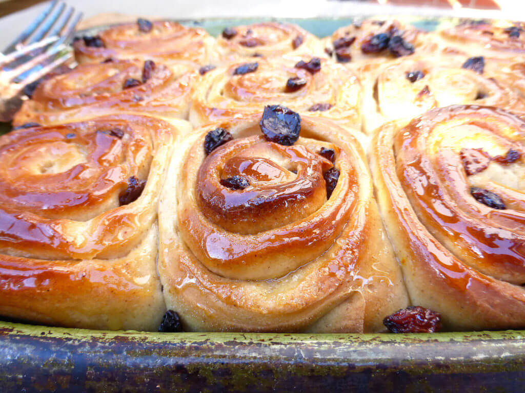 Easter Hot Cross Bun Rolls (when Cinnamon Rolls meet Hot Cross Buns)